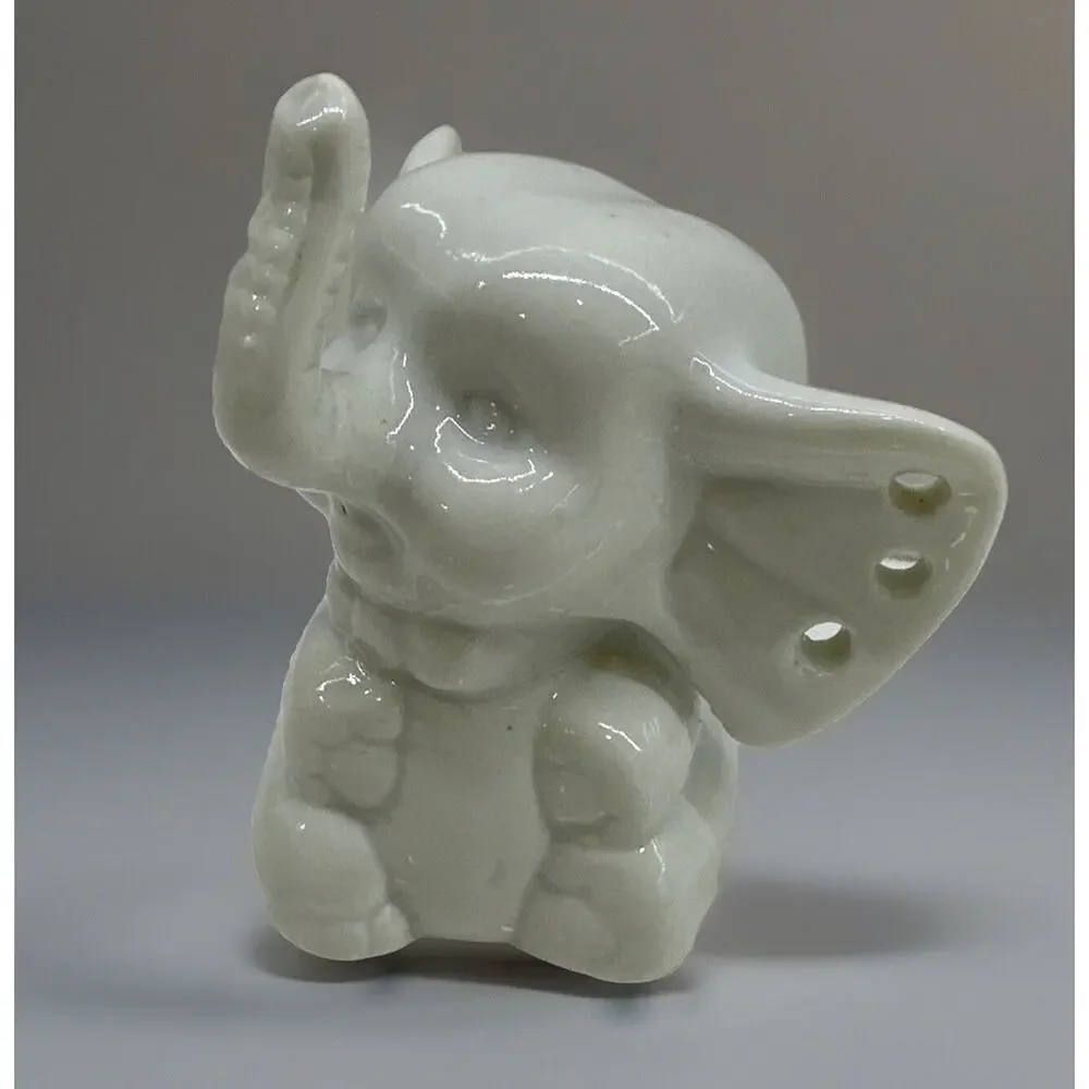 Vintage 70s White Porcelain Baby Elephant Earring Holder 3